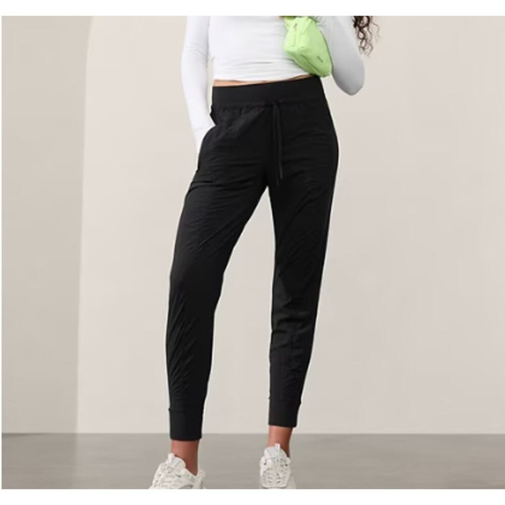 Athleta Attitude Ruched Pant Size 6 Black Tapered Recycled Poly Like New